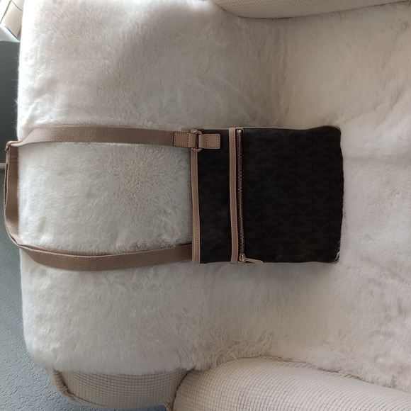 Michael Kors Cross Body Bag - Picture 1 of 10